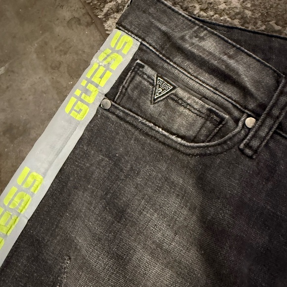 Guess Men's Slim Tapered Jeans With Reflective Logo-Tape Size 33 - Picture 5 of 11